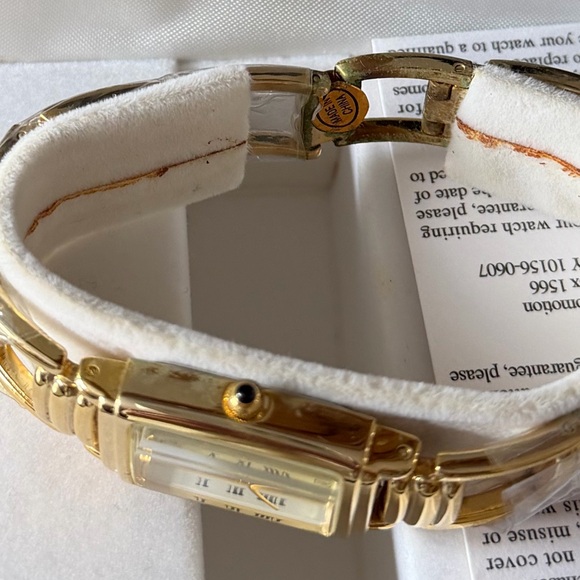 Giorgio Beverly Hills Women’s Quartz Gold-Tone Watch - Picture 14 of 16